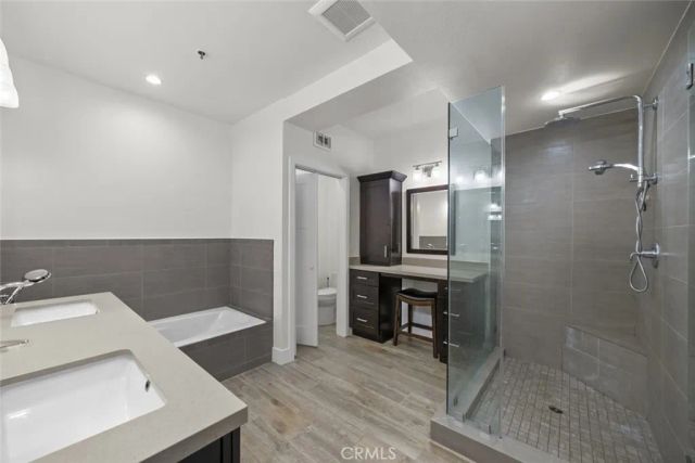 5350 White Oak Avenue 113, Encino, CA 91316