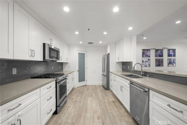 5350 White Oak Avenue 113, Encino, CA 91316