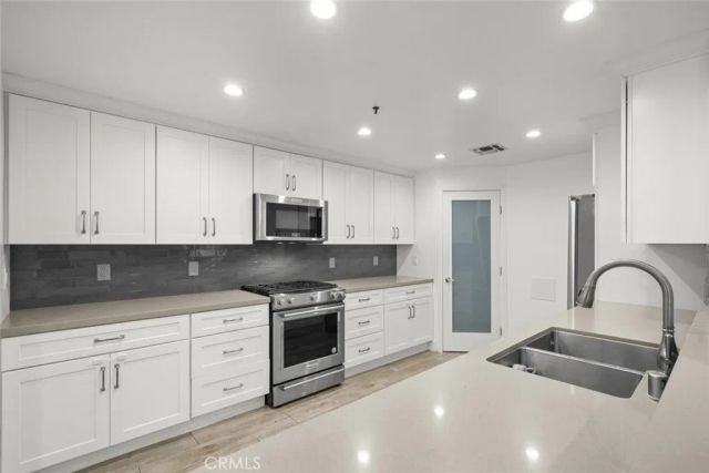 5350 White Oak Avenue 113, Encino, CA 91316