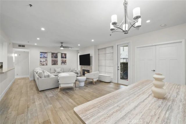 5350 White Oak Avenue 113, Encino, CA 91316