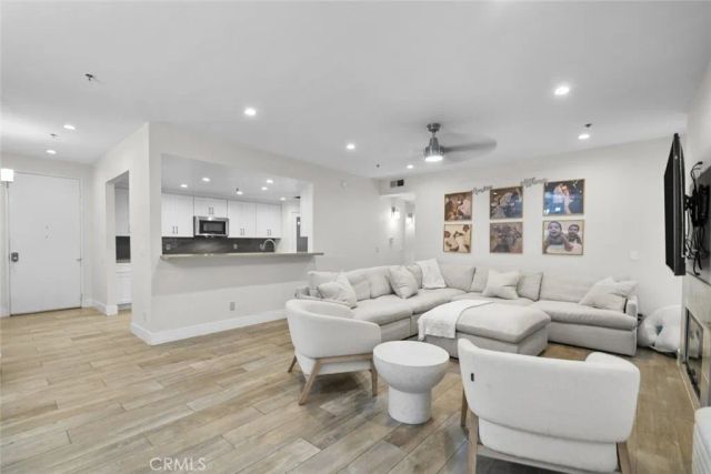 5350 White Oak Avenue 113, Encino, CA 91316