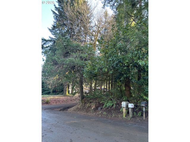 995 PARRY Rd, Falls City, OR 97344