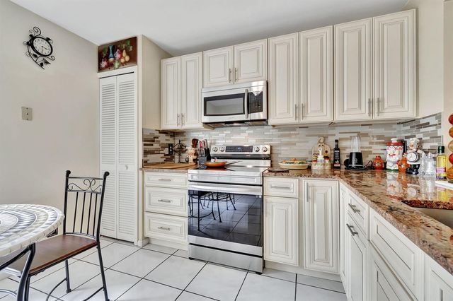 5531 Parkwalk Circle E, Boynton Beach, FL 33472