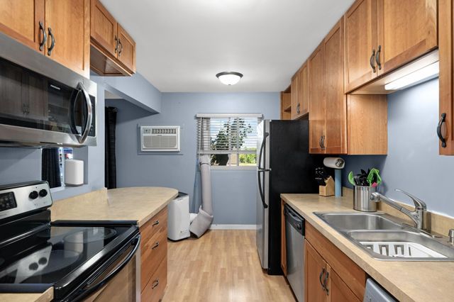 240 Wentworth Avenue W 302, West Saint Paul, MN 55118