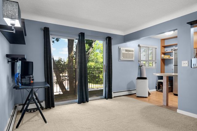 240 Wentworth Avenue W 302, West Saint Paul, MN 55118