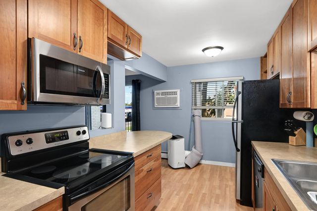 240 Wentworth Avenue W 302, West Saint Paul, MN 55118