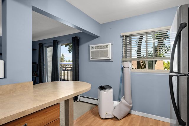 240 Wentworth Avenue W 302, West Saint Paul, MN 55118