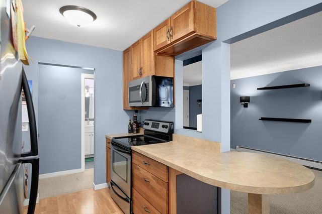 240 Wentworth Avenue W 302, West Saint Paul, MN 55118