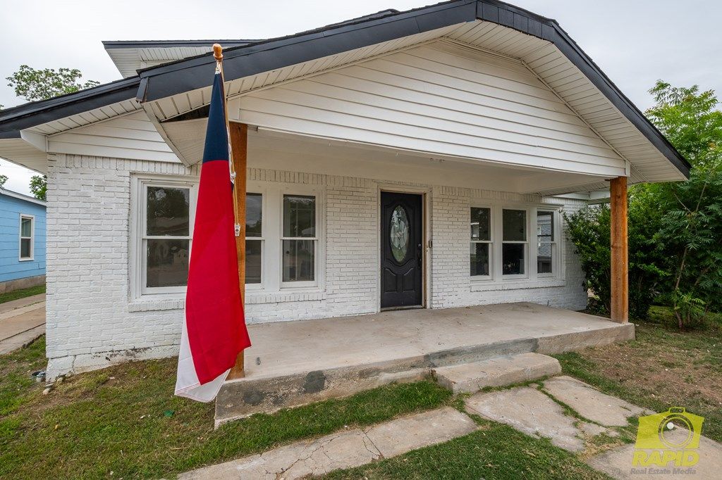 Image 4 of property listing at 314 N Adams Ave, San Angelo, TX 76901