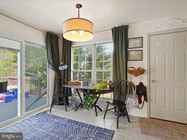 8 LAKESIDE DR, Stafford, VA 22554