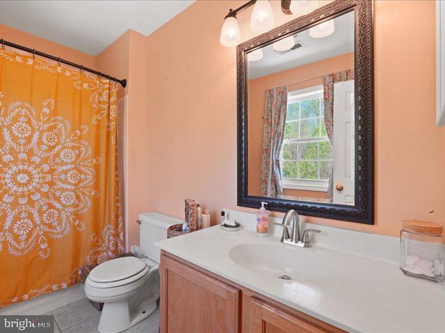 8 LAKESIDE DR, Stafford, VA 22554