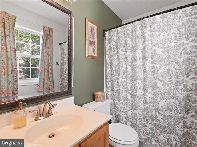 8 LAKESIDE DR, Stafford, VA 22554