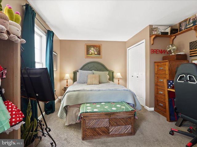 8 LAKESIDE DR, Stafford, VA 22554