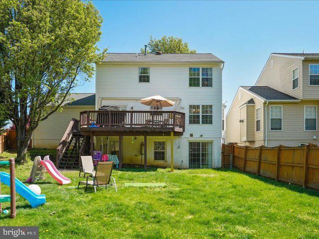 8 LAKESIDE DR, Stafford, VA 22554