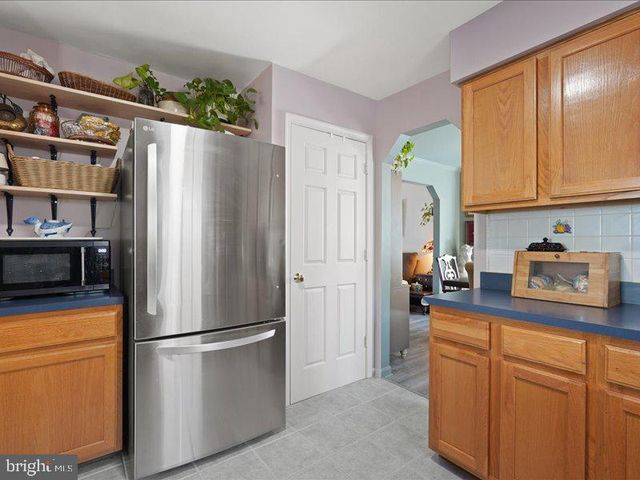 8 LAKESIDE DR, Stafford, VA 22554