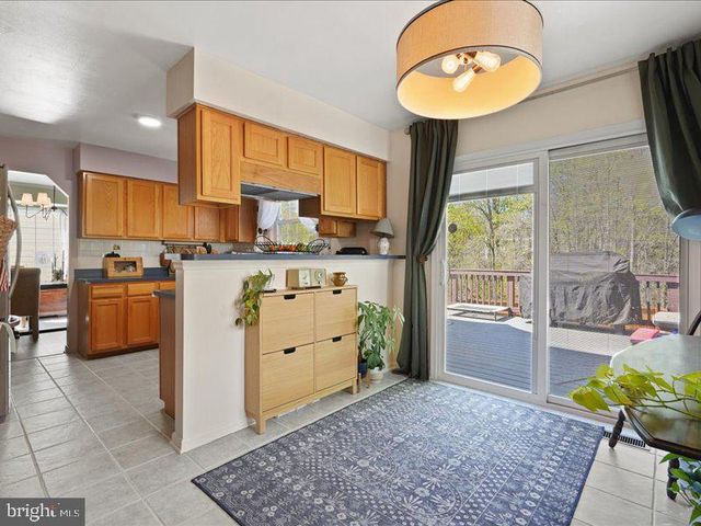 8 LAKESIDE DR, Stafford, VA 22554