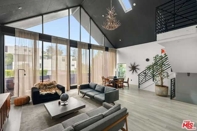 2230 Glendale Boulevard, Los Angeles, CA 90039