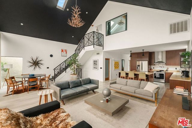 2230 Glendale Boulevard, Los Angeles, CA 90039