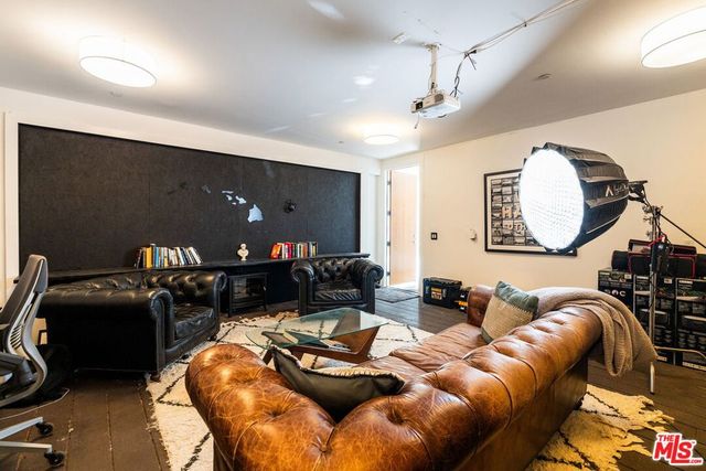 2230 Glendale Boulevard, Los Angeles, CA 90039