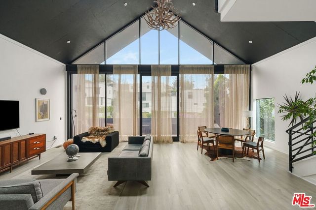 2230 Glendale Boulevard, Los Angeles, CA 90039