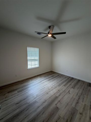 304 Carlos Leal Drive, Dayton, TX 77535