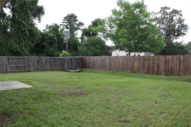 304 Carlos Leal Drive, Dayton, TX 77535