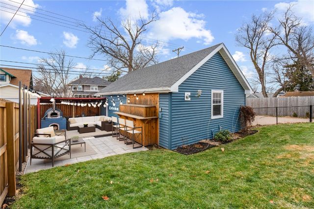 2009 Blake Boulevard SE, Cedar Rapids, IA 52403