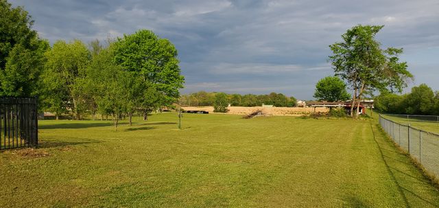 1705 Hunt Ln, Pleasant View, TN 37146