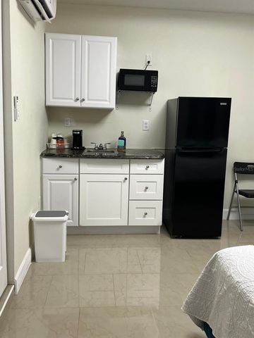 1707 MARVY AVENUE, Tampa, FL 33612