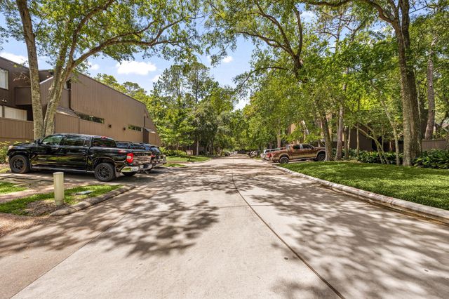 241 Litchfield Lane, Houston, TX 77024