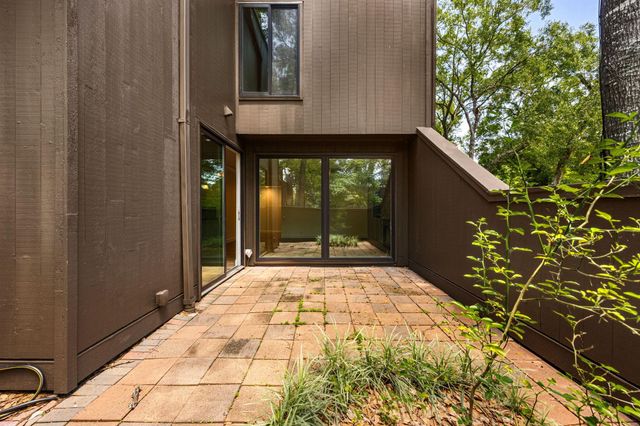 241 Litchfield Lane, Houston, TX 77024
