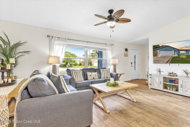 233 Cinnamon Lake Circle, Melbourne, FL 32901