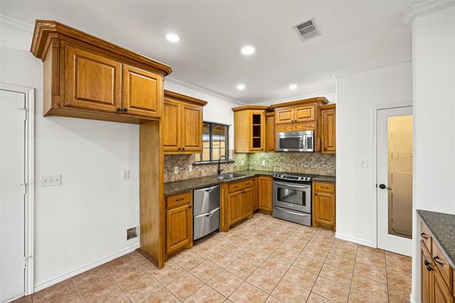 311 Pine Forest Drive, Crosby, TX 77532