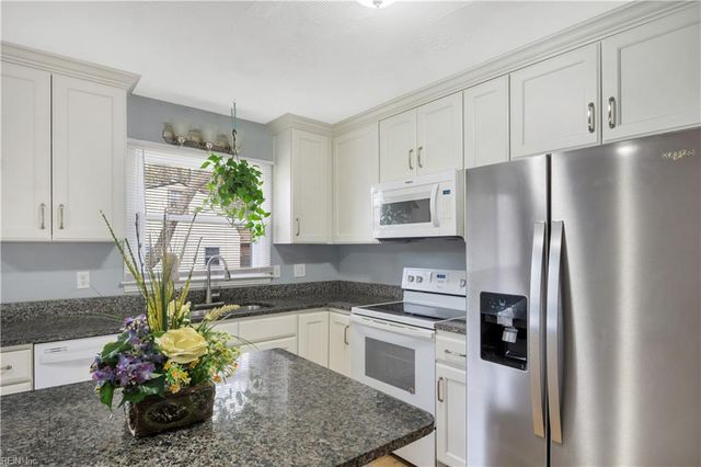 877 Lacon DR, Newport News, VA 23608