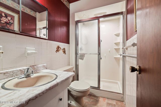 42 Parkview Drive, Hazlet, NJ 07730