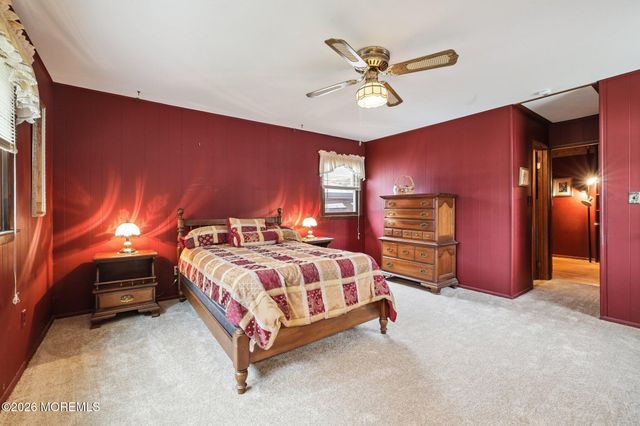 42 Parkview Drive, Hazlet, NJ 07730
