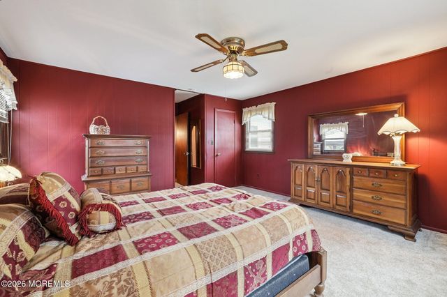 42 Parkview Drive, Hazlet, NJ 07730