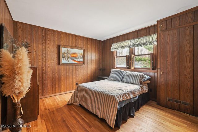 42 Parkview Drive, Hazlet, NJ 07730