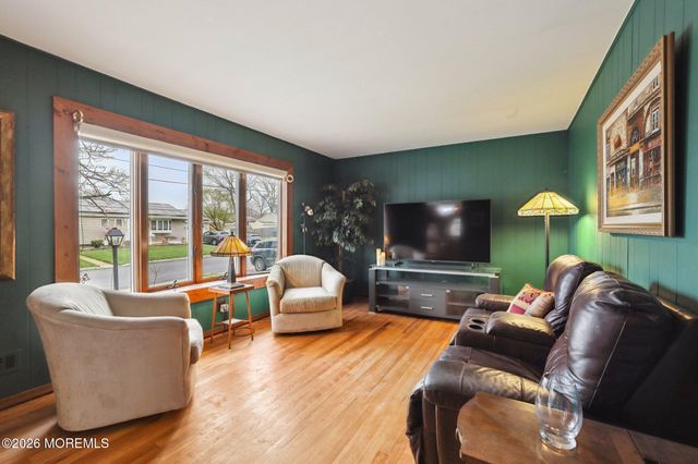 42 Parkview Drive, Hazlet, NJ 07730