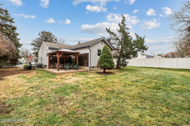 42 Parkview Drive, Hazlet, NJ 07730