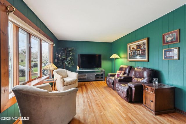 42 Parkview Drive, Hazlet, NJ 07730