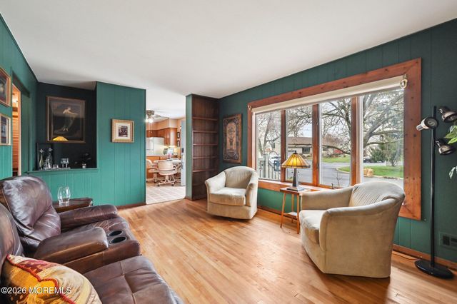 42 Parkview Drive, Hazlet, NJ 07730