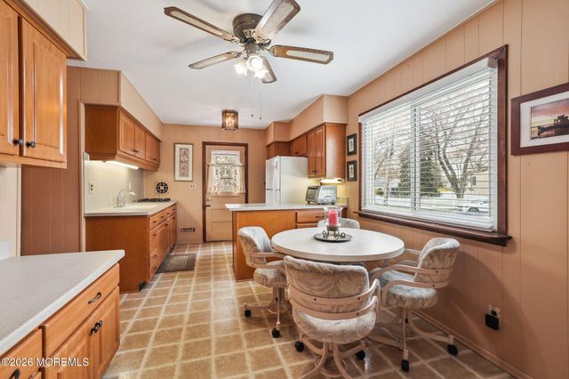42 Parkview Drive, Hazlet, NJ 07730