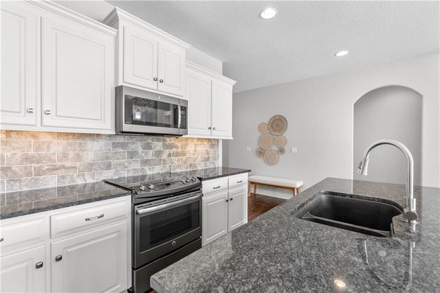 2634 River Trail Road, Lee's Summit, MO 64082