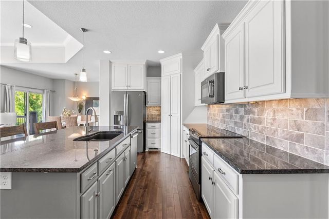 2634 River Trail Road, Lee's Summit, MO 64082