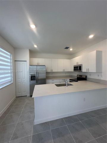 643 SE 15th St, Homestead, FL 33034