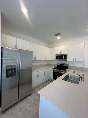 643 SE 15th St, Homestead, FL 33034