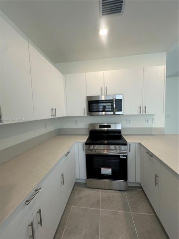 643 SE 15th St, Homestead, FL 33034