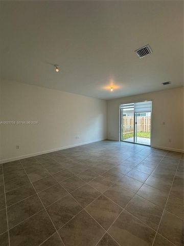 643 SE 15th St, Homestead, FL 33034