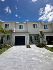 643 SE 15th St, Homestead, FL 33034